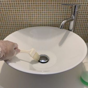 トイレ内手洗い陶器排水口のサビ・水アカ汚れの落とし方