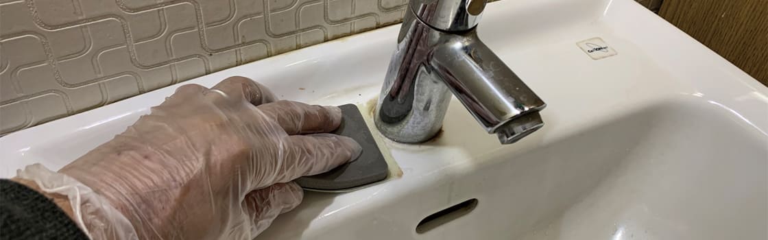 洗面台の黒ずみ水あか汚れを簡単に掃除する方法