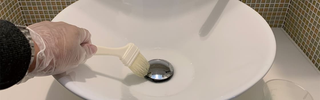 トイレ内手洗い陶器排水口のサビ・水あか汚れの落とし方